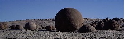 Vreemde bollen in Parque Ischigualasto